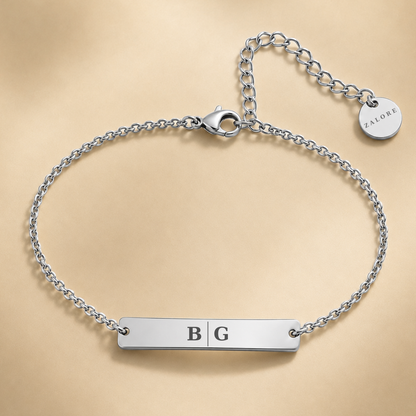 TWEE INITIALEN BALKJE ARMBAND